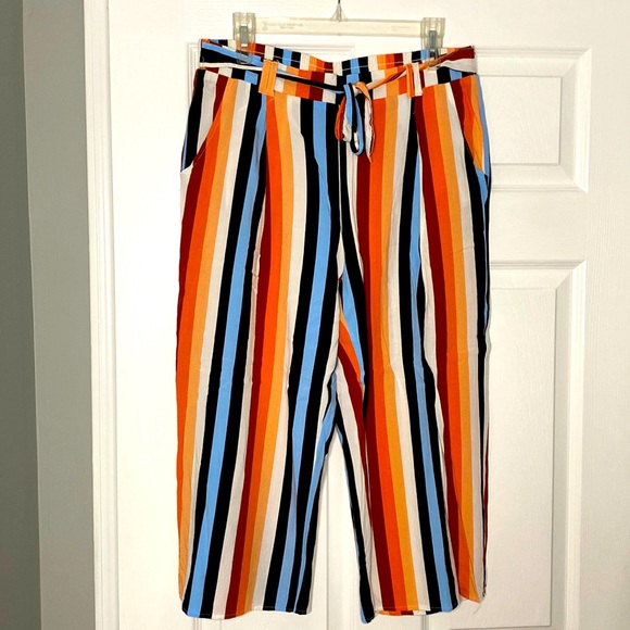 trovare Pants - Linen Capri Pants